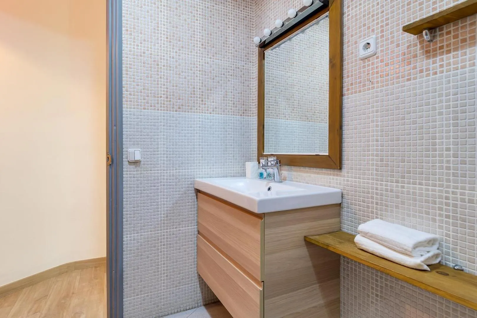Guestready - Bright Apartment With Balcony Barcelona